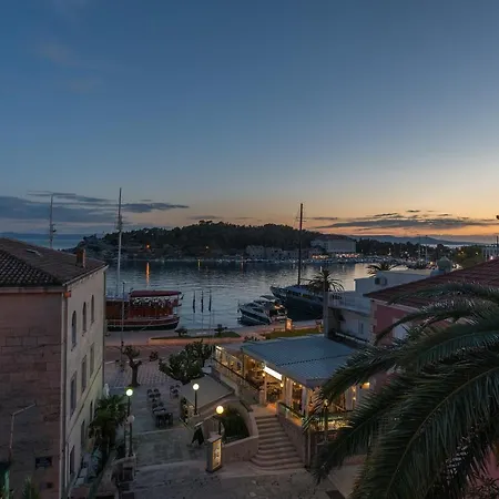 Lungo Mare, Centar Makarska