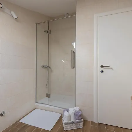 Lungo Mare, Centar Makarska