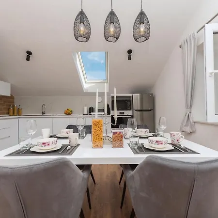 Lungo Mare, Centar Makarska