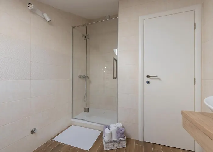 Lungo Mare, Centar Макарська