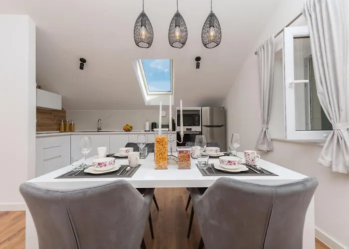 Lungo Mare, Centar Макарська