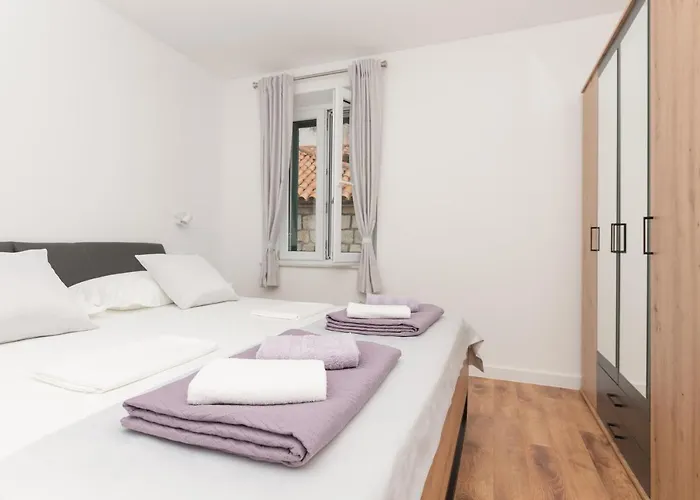 Lungo Mare, Centar * Макарська